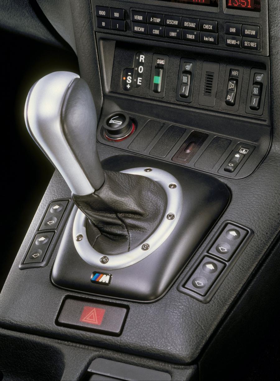 Детали интерьера BMW M3 Coupe (E36) 1992 года  (WW) (фото 9 из 9)